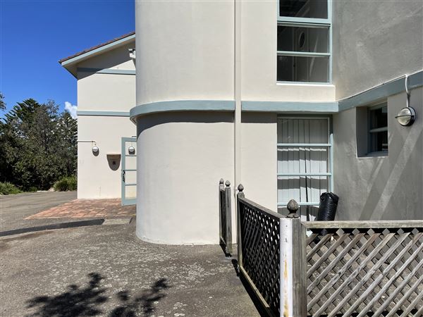 Gap Bluff Former Officers Mess Watsons Bay NPWS (1/10/2021 - Credits: Screen NSW Mechele Axford)