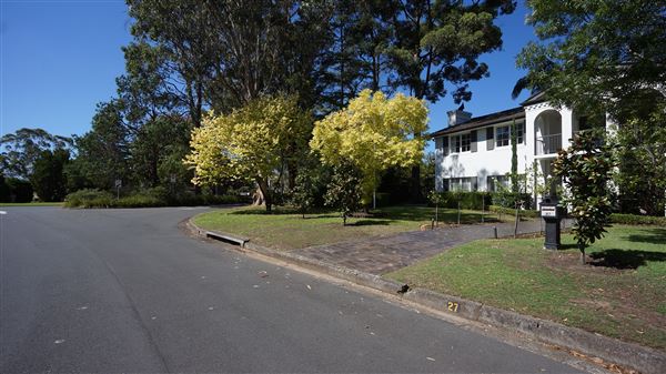 St Ives - Torokina Avenue streetscape (30/03/2018 - Credits: Mary Barltrop)