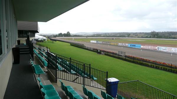 Menangle Park Paceway (28/02/2013 3:31:39 PM)