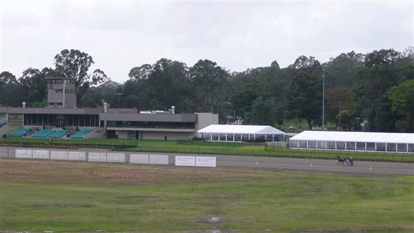 Menangle Park Paceway (28/02/2013 3:41:10 PM)