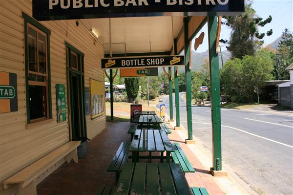 Mount Warning Hotel (28/02/2013 4:15:41 PM)