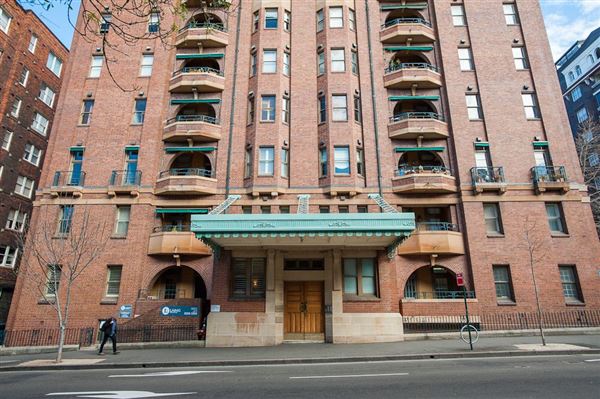 Period Buildings in Potts Point (10/03/2013 2:52:36 PM)