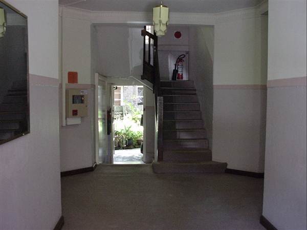 Apartment Buildings in Potts Point (10/03/2013 2:53:08 PM)