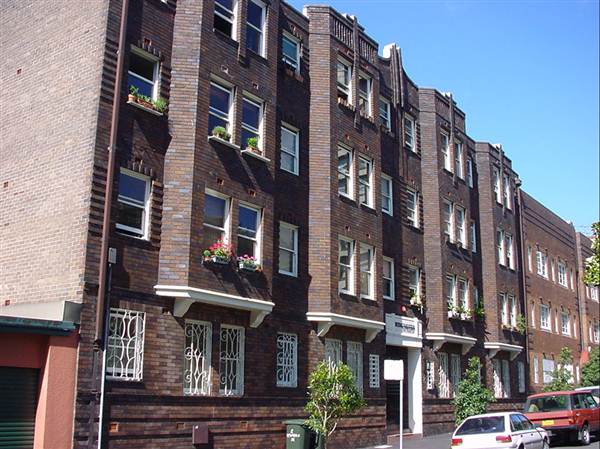 Apartment Buildings in Potts Point (10/03/2013 2:53:24 PM)