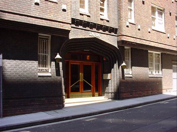 Apartment Buildings in Potts Point (10/03/2013 2:53:41 PM)