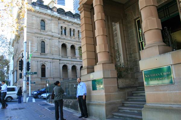 Sydney CBD - Macquarie Street (10/03/2013 9:57:40 PM)