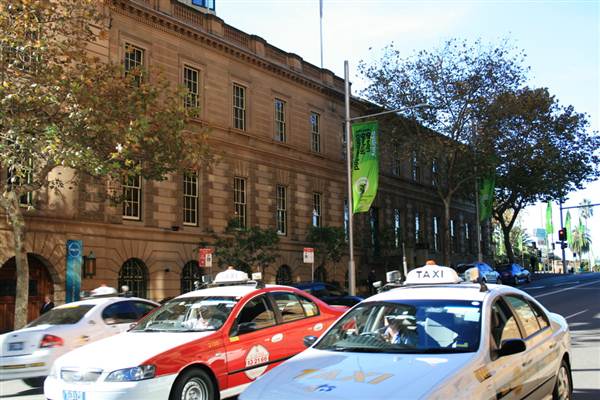 Sydney CBD - Macquarie Street (10/03/2013 9:58:08 PM)