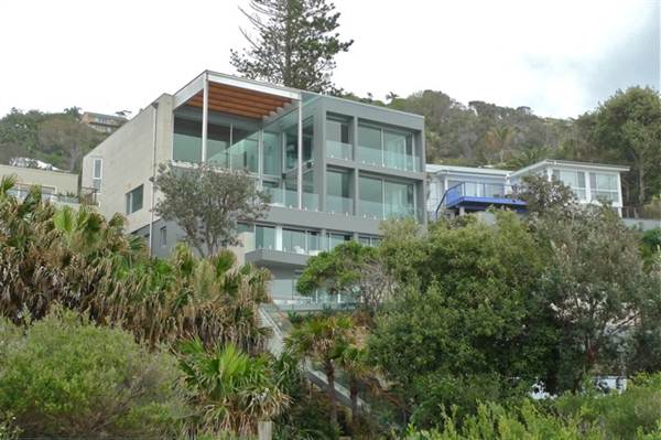 Whale Beach Mansions (11/03/2013 10:01:57 AM)