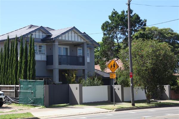 Willoughby residential road (14/03/2013)