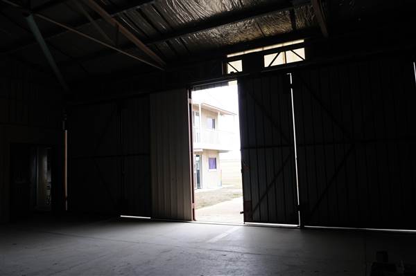 Goulburn Airport Carpark & Hangar 2 - Hangar 2 (25/07/2011 - Credits: Samuel Minton/SISE)