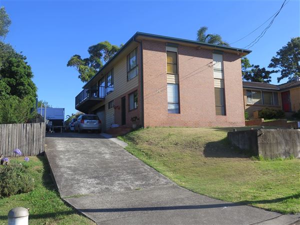Kiama Downs neighbourhood - cul-de-sac + tennis court (7/12/2015 - Credits: Peter Hicks)