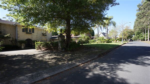 St Ives - Torokina Avenue streetscape (30/03/2018 - Credits: Mary Barltrop)