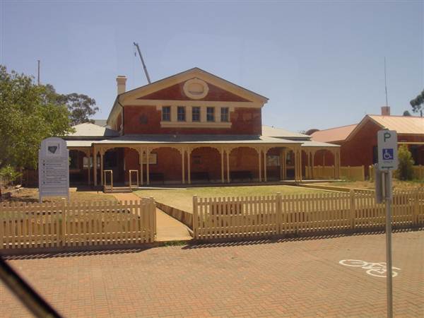 Cobar Court House and Police Station (4/03/2013 9:40:03 AM)
