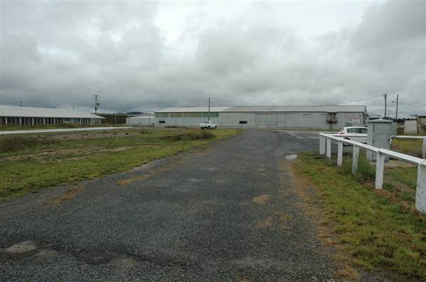 Goulburn Airport runway and exteriors (5/03/2013 11:12:07 AM)