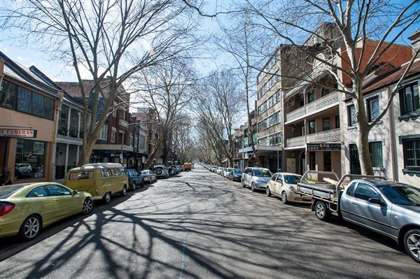 Period Buildings in Potts Point (10/03/2013 2:50:46 PM)