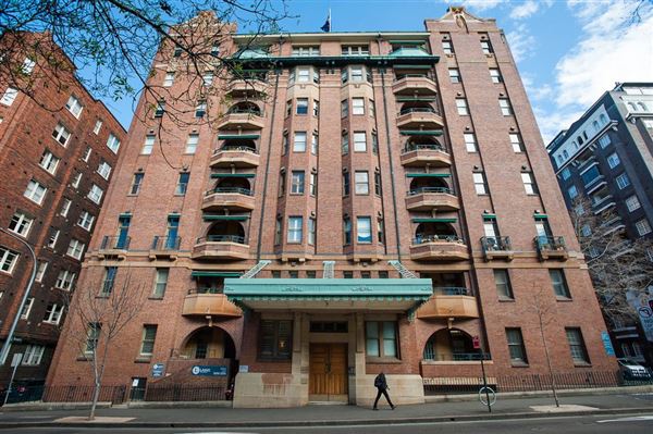 Period Buildings in Potts Point (10/03/2013 2:52:38 PM)
