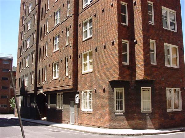 Apartment Buildings in Potts Point (10/03/2013 2:53:43 PM)