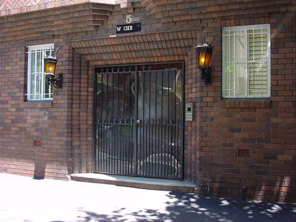 Apartment Buildings in Potts Point (10/03/2013 2:53:57 PM)