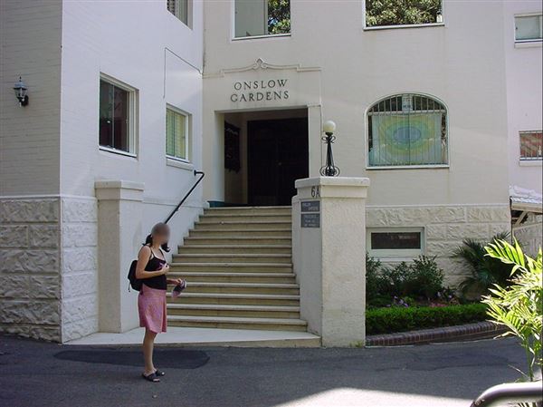Apartment Buildings in Potts Point (10/03/2013 2:54:28 PM)