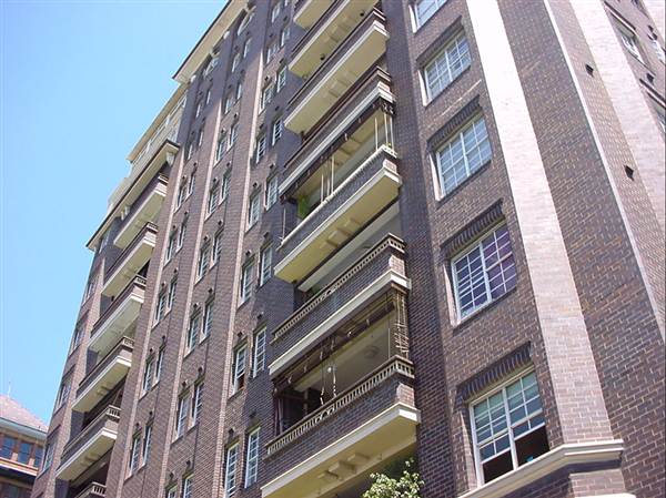 Apartment Buildings in Potts Point (10/03/2013 2:54:47 PM)