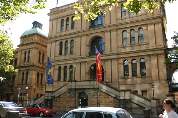 Sydney CBD - Macquarie Street (10/03/2013 10:03:50 PM)