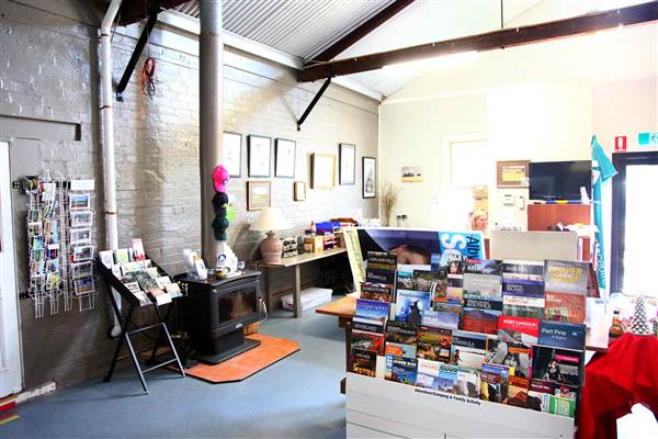 Cootamundra Arts Centre - Cootamundra Arts Centre. Great location for production centre or home base. (16/12/2014)