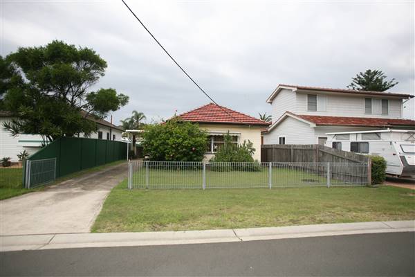 Kurnell Neighbourhood (12/03/2012 - Credits: Lisa Scope)