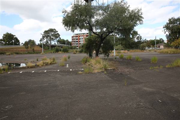 Gladstone Street cul-de-sac + abandoned parking lot (30/04/2017 - Credits: Lisa Scope)
