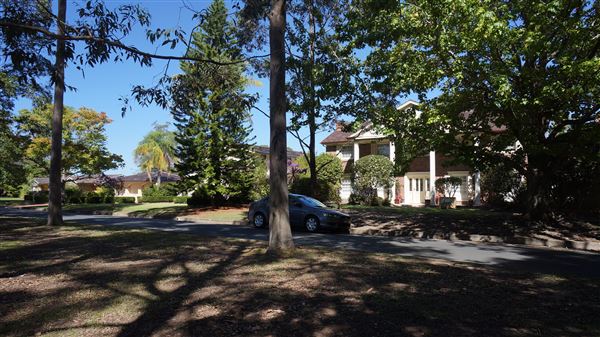 St Ives - Torokina Avenue streetscape (30/03/2018 - Credits: Mary Barltrop)
