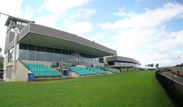 Menangle Park Paceway (28/02/2013 3:24:22 PM)