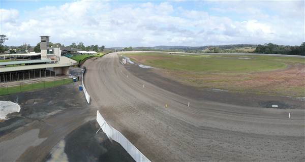 Menangle Park Paceway (28/02/2013 3:27:13 PM)