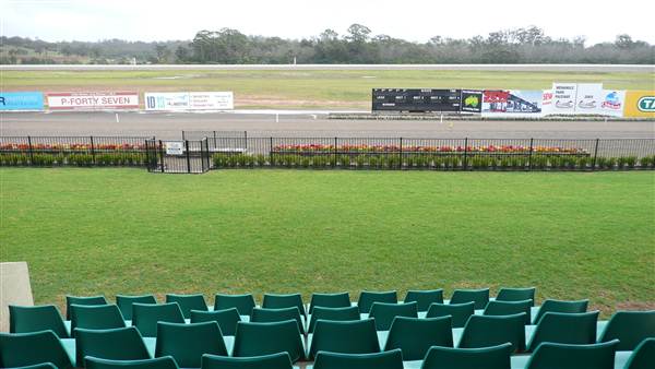 Menangle Park Paceway (28/02/2013 3:31:00 PM)