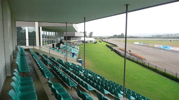 Menangle Park Paceway (28/02/2013 3:32:34 PM)