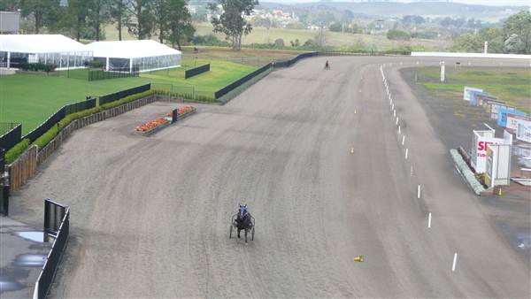 Menangle Park Paceway (28/02/2013 3:38:21 PM)