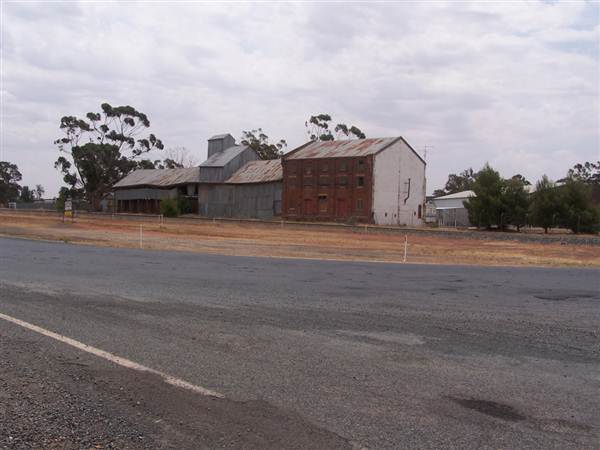 Flour Mill - West Wyalong (4/03/2013 3:11:21 PM)