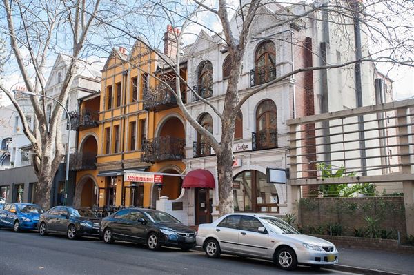 Period Buildings in Potts Point (10/03/2013 2:52:20 PM)