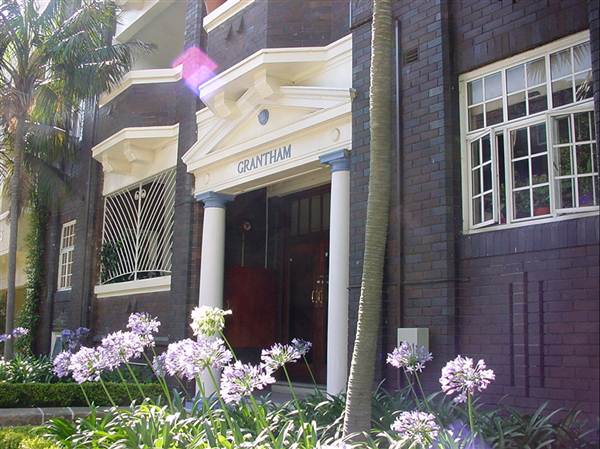 Apartment Buildings in Potts Point (10/03/2013 2:52:57 PM)