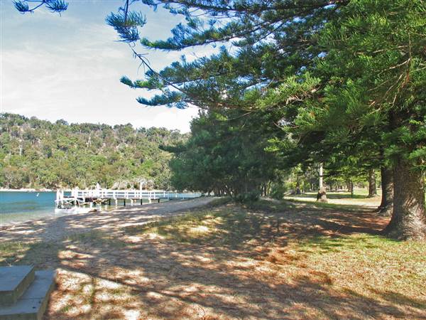 Currawong Beach Cottages & Basin Campground -  Ku-ring-gai Chase National Park (10/03/2013 9:46:46 PM)