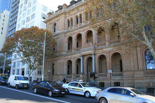 Sydney CBD - Macquarie Street (10/03/2013 9:57:57 PM)