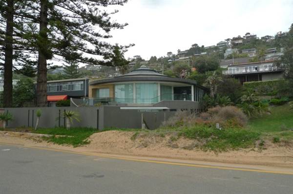 Whale Beach Mansions (11/03/2013 10:01:49 AM)