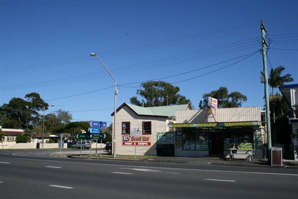 Brunswick Heads - Town/Shops (25/04/2013)