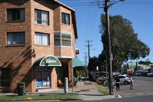 Brunswick Heads - Town/Shops (25/04/2013)