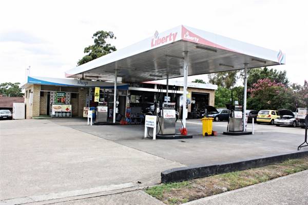 Liberty Service Station (6/02/2014 - Credits: Lisa Scope)