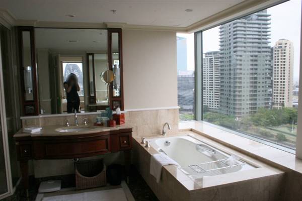 Shangri-La Hotel - Room 1307 (16/12/2006 - Credits: Lisa Scope)