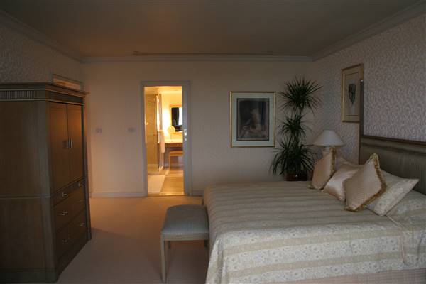 Shangri-La Hotel - Room 3511 (16/12/2006 - Credits: Lisa Scope)