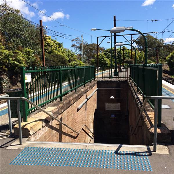 Woodford Railway Station (26/10/2016)