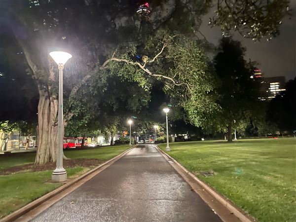 Hyde Park - Raining/Night (10/02/2022 - Credits: Cheryl Conway)