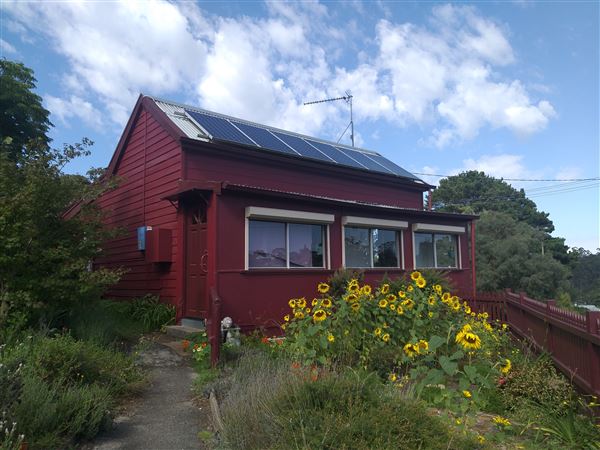 Private House - Little Red House Blue Mountains (10/08/2023 - Credits: Sarah Barron/Simon Mullan)