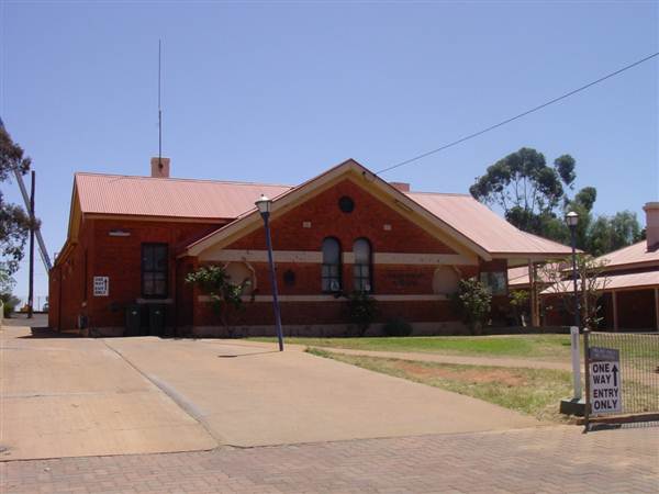 Cobar Court House and Police Station (4/03/2013 9:39:45 AM)