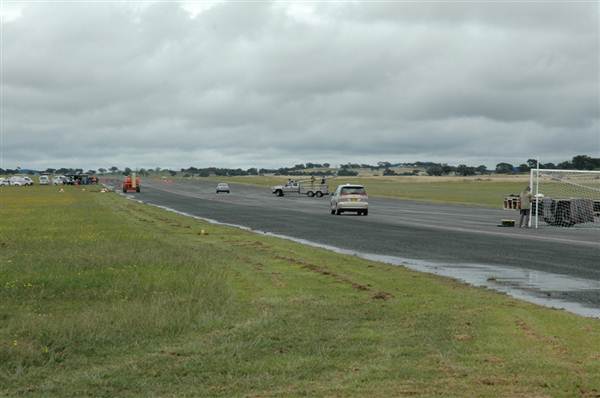 Goulburn Airport runway and exteriors (5/03/2013 11:10:45 AM)